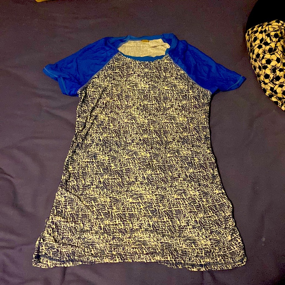 Brand: Old Navy Size: XL Color: Blue/ white
